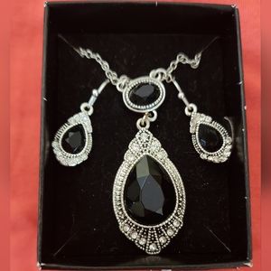 Avon necklace and earring set